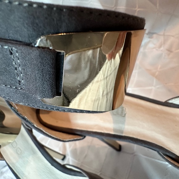 Beautiful Aldo Grey Suede Platform Heels with Gold Metal Accents, Size 9 - Picture 8 of 15